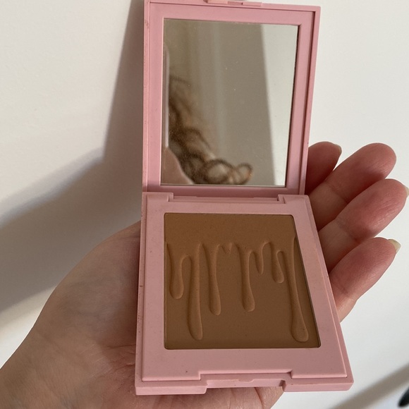 Kylie bronzer 🌞 - Picture 4 of 4